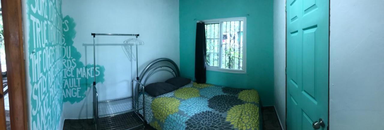 Soursop Hostel Куэта Экстерьер фото