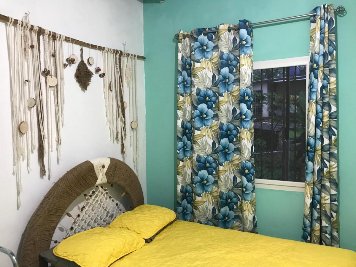 Soursop Hostel Куэта Экстерьер фото