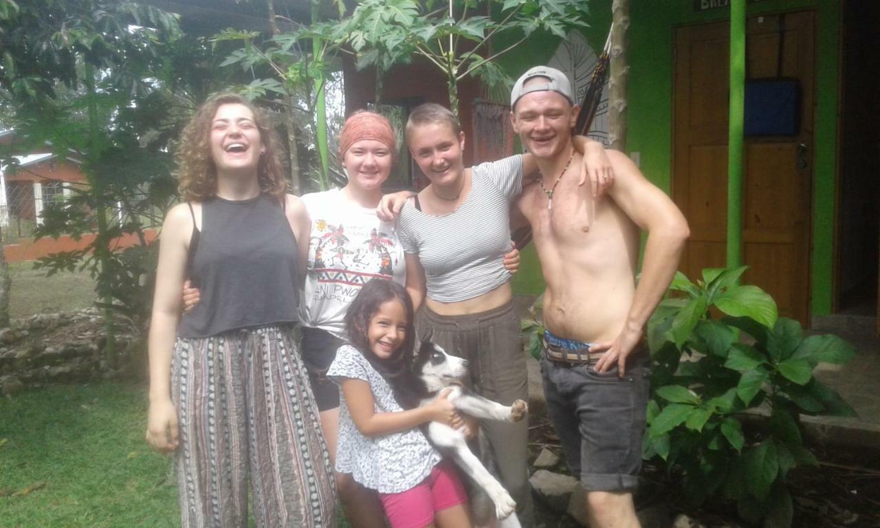 Soursop Hostel Куэта Экстерьер фото