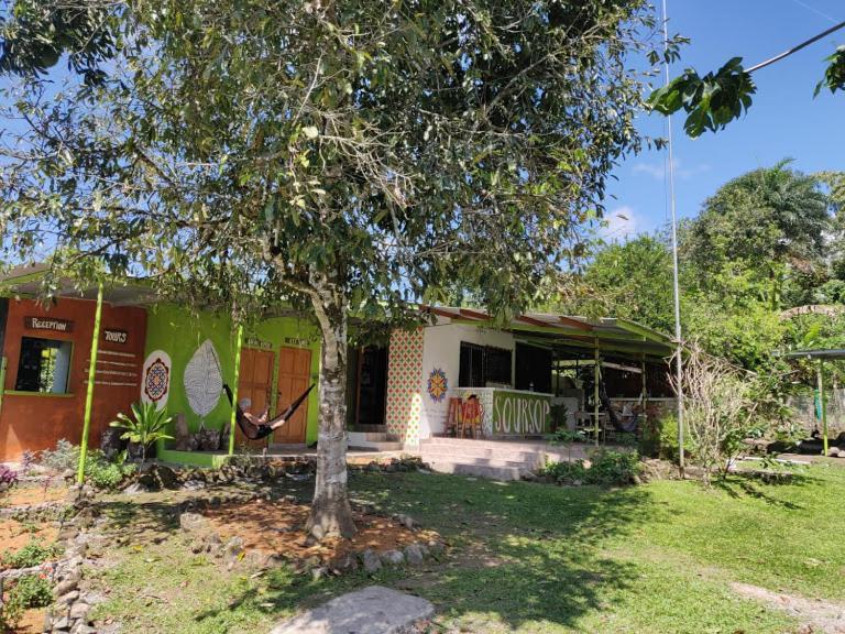 Soursop Hostel Куэта Экстерьер фото
