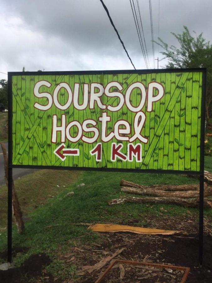 Soursop Hostel Куэта Экстерьер фото