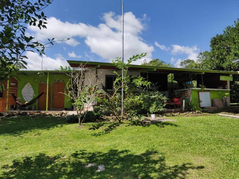 Soursop Hostel Куэта Экстерьер фото